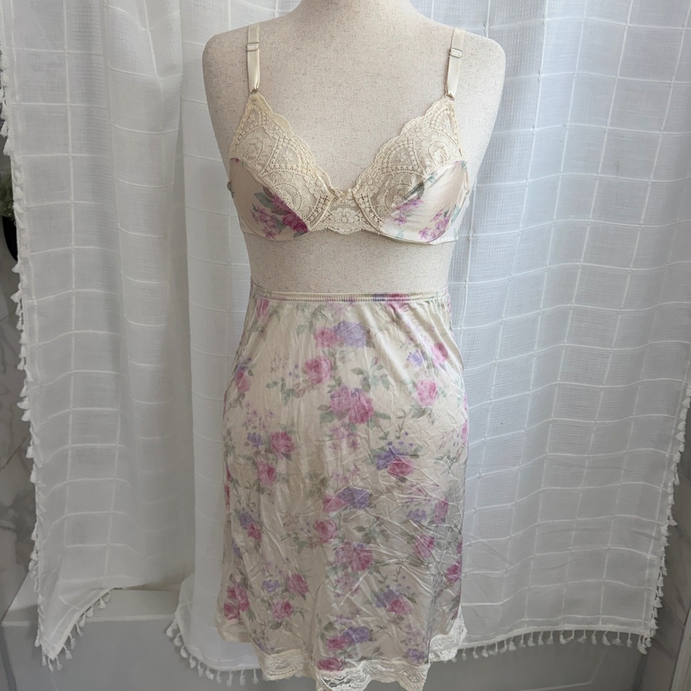 Vintage Vanity Fair Floral Lace Bra 34B and Half Slip Medium Set Cream Pink